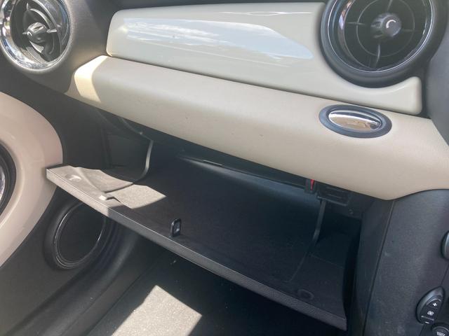 ＭＩＮＩ クーパー　純正アルミホイール　ＣＤプレーヤー　オートマ車　運転席エアバッグ　助手席エアバッグ　ＡＢＳ　セキュリティシステム　キーレスエントリー（31枚目）