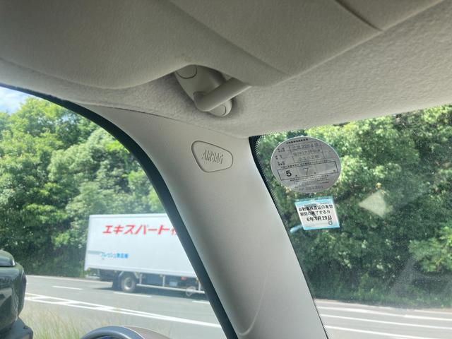 ＭＩＮＩ クーパー　純正アルミホイール　ＣＤプレーヤー　オートマ車　運転席エアバッグ　助手席エアバッグ　ＡＢＳ　セキュリティシステム　キーレスエントリー（34枚目）