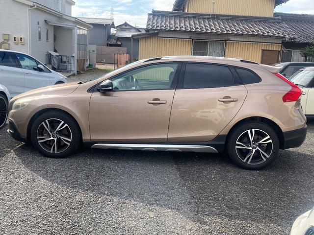 Ｖ４０ クロスカントリー　Ｔ５　ＡＷＤ　シロ黒コンビ内装　Ｆシートヒーター　イモビキー　ＥＴＣ　プッシュＳ　純正１７ＡＷ　同モデル白在庫有り本文記載（34枚目）