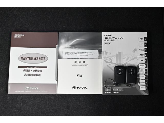 ヴィッツ ハイブリッドＦ　セーフティーエディション　衝突被害軽減　リヤカメラ　フルセグＴＶ　スマートキー＆プッシュスタート　ワンオーナー　ＬＥＤヘッドライト　ドラレコ　盗難防止システム　ＤＶＤ　Ｗエアバッグ　ＥＴＣ　オートエアコン　ＥＳＣ　記録簿（17枚目）