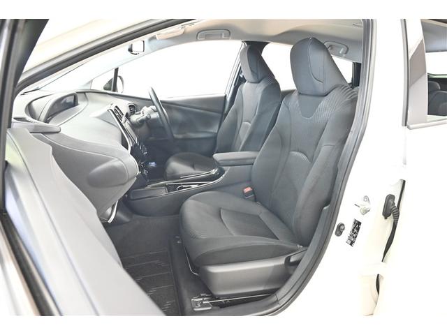 プリウス Ａ　衝突軽減ブレーキシステム　Ｂモニタ　記録簿有　ＬＥＤヘッド　クルーズコントロール　セキュリティー　スマートキー　パワーステアリング　Ｐシート　ドライブレコーダー　ＥＴＣ　１オーナー　アルミホイル（12枚目）