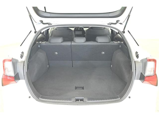 プリウス Ａ　衝突軽減ブレーキシステム　Ｂモニタ　記録簿有　ＬＥＤヘッド　クルーズコントロール　セキュリティー　スマートキー　パワーステアリング　Ｐシート　ドライブレコーダー　ＥＴＣ　１オーナー　アルミホイル（14枚目）