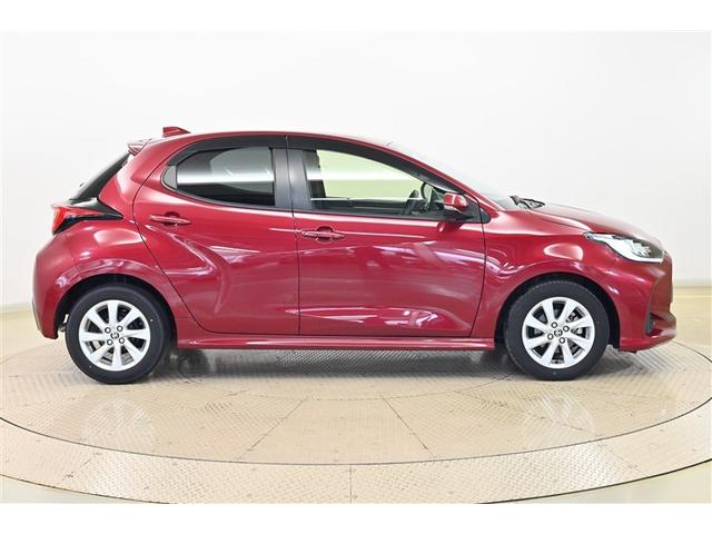 ヤリス Ｇ　カーナビ　点検記録簿　Ｂカメラ　エアコン　スマートキー＆プッシュスタート　ＬＥＤヘッド　メモリーナビゲーション　イモビ　横滑り防止システム　クルーズＣ　アルミホイール　ＡＢＳ　パワーウィンドウ（4枚目）