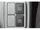 EVドライブモードで、エンジン音や排気ガスを気にすることなく走れます。早朝・深夜や屋内の駐車場などで重宝しますよ♪