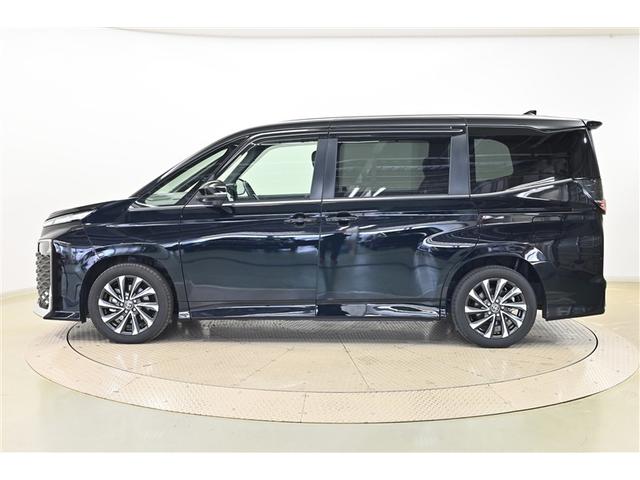 ヴォクシー Ｓ－Ｚ　ＤＶＤ再生機能　スマートキープッシュスタート　両側電動パワースライドドア　パワーウインドウ　ＴＶ　ＥＴＣ車載器　ＬＥＤライト　デュアルエアコン　アルミホイール　盗難防止装置　記録簿　横滑り防止機能（5枚目）