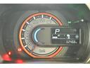 とっても見やすいメーターです。夜間時はラグジュアリーな気分にさせてくれる照明が魅力ですので、夜のドライブも楽しみになりますよ♪