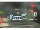 とっても見やすいメーターです。夜間時はラグジュアリーな気分にさせてくれる照明が魅力ですので、夜のドライブも楽しみになりますよ♪
