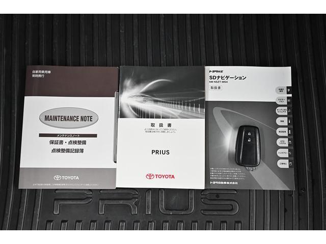プリウス Ａ　衝突回避支援　アクティブクルーズコントロール　Ｂモニ　ＬＥＤヘッドライト　スマートＫＥＹ　盗難防止　ＤＶＤ　ＥＴＣ付き　アルミホイル　サイドエアバッグ　ドライブレコーダー　オートエアコン　ＳＲＳ（17枚目）