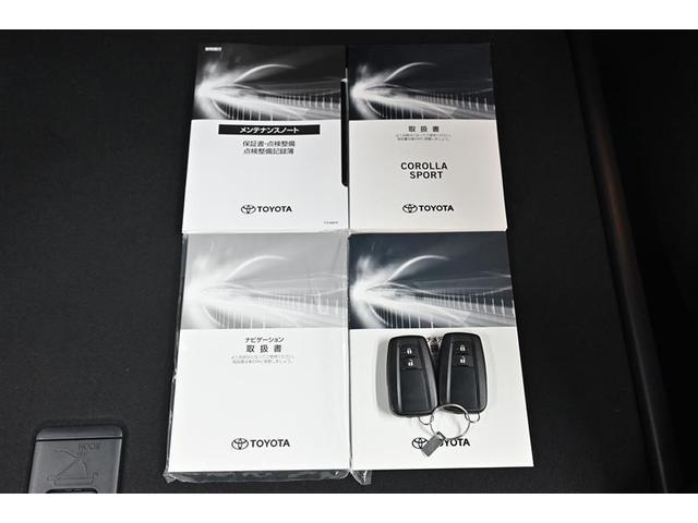 保証書・記録簿・取扱説明書と揃っていいます。キーの電池は新品にお取替えしてから納車させて頂きます。