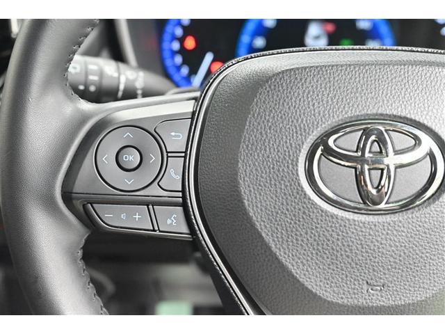 ステアリングスイッチ付き。前方から目を離すことなく操作することが可能です。