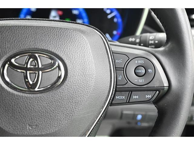 ステアリングスイッチ付き。手を離さずにさまざまな操作が可能です。