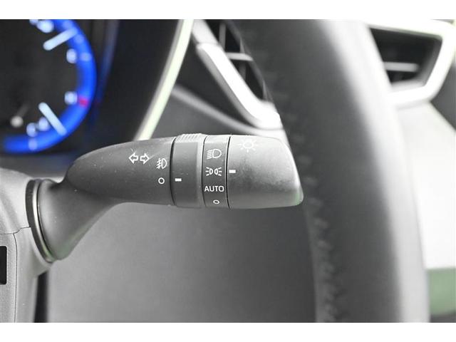 周囲の明るさに連動して、ヘッドライトが点灯・消灯します。ヘッドライトの点け忘れは大きな事故につながりかねません。