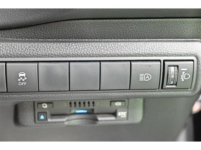 オートマチックハイビームとは、先行車や対向車のライトを認識し、ハイビームとロービームを自動で切り替える機能です。夜道の視界を確保します。詳細は販売店スタッフまでおたずねください。