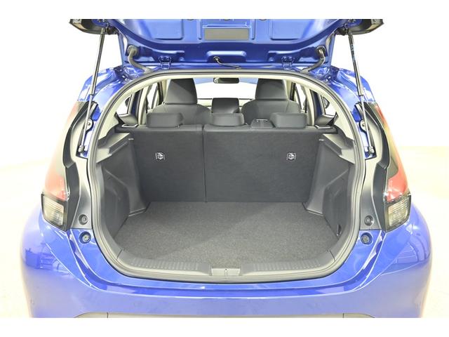 アクア Ｚ　クルコン　Ｂカメ　横滑り防止装置　盗難防止システム　記録簿　スマートキー　ナビ　ＡＣ１００Ｖ電源　ＡＷ　メモリーナビ　オートエアコン　キーレスエントリー　エアバッグ　ＡＢＳ　エマージェンシーブレーキ（13枚目）