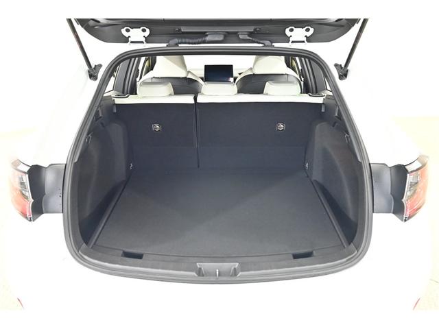 カローラツーリング ハイブリッド　ダブルバイビー　ナビ　バックモニター　ＬＥＤライト　クルコン　横滑り防止　盗難防止装置　エアバッグ　ＥＴＣ　ＡＢＳ　助手席エアバッグ　キーレス　メモリーナビ　アルミホイール　オートエアコン（13枚目）