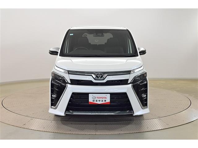 ヴォクシー ＺＳ　煌ＩＩＩ　プリクラッシュ　スマートキ　ＤＶＤ再生機能　記録簿付き　横滑り防止装置　ナビＴＶ　アルミ　三列シート　ＷＡＣ　盗難防止　オートエアコン　キーレス　ＥＴＣ装備　パワステ　メモリナビ　クルコン　ＡＢＳ（2枚目）