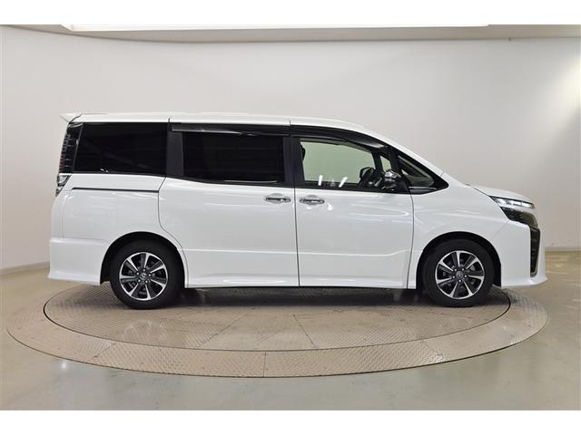 ヴォクシー ＺＳ　煌ＩＩＩ　プリクラッシュ　スマートキ　ＤＶＤ再生機能　記録簿付き　横滑り防止装置　ナビＴＶ　アルミ　三列シート　ＷＡＣ　盗難防止　オートエアコン　キーレス　ＥＴＣ装備　パワステ　メモリナビ　クルコン　ＡＢＳ（4枚目）