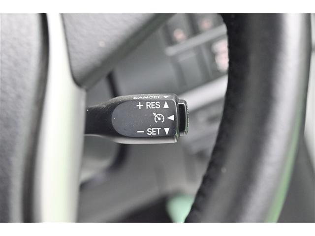 ヴォクシー ＺＳ　煌ＩＩＩ　プリクラッシュ　スマートキ　ＤＶＤ再生機能　記録簿付き　横滑り防止装置　ナビＴＶ　アルミ　三列シート　ＷＡＣ　盗難防止　オートエアコン　キーレス　ＥＴＣ装備　パワステ　メモリナビ　クルコン　ＡＢＳ（20枚目）