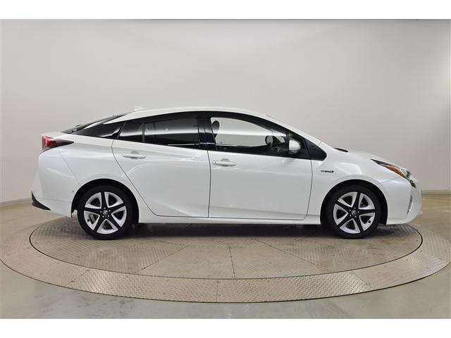 プリウス Ａツーリングセレクション　ドラレコ付き　スマキー　イモビライザー　バックモニター　１オーナ　クルコン　記録簿有　ＬＥＤヘッドライト　ＤＶＤ視聴可　ＥＴＣ　ナビＴＶ　メモリーナビゲーション　横滑り防止機能　キーフリ　アルミ（4枚目）