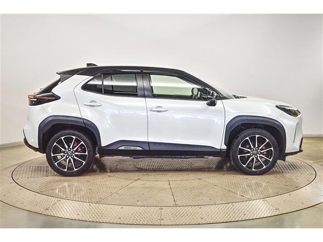 ヤリスクロス ハイブリッド　ＧＲスポーツ　衝突軽減　オートクルーズコントロール　ＬＥＤヘッド　フルセグ　ドライブレコーダー　Ｂカメラ　キーレス　スマートキー　イモビライザー　オートエアコン　横滑り防止装置　記録簿　ＥＴＣ　アルミホイール（4枚目）