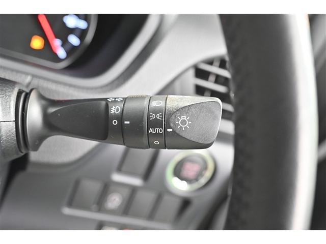 ���̖͂��邳�ɘA�����āA�w�b�h���C�g���_���E�������܂��B�w�b�h���C�g�̓_���Y��͑傫�Ȏ��̂ɂȂ��肩�˂܂���B