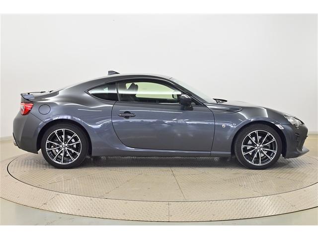 ８６ ＧＴ　ワンセグテレビ　スマキー　ナビ・テレビ　ＰＳ　リアカメラ　前席パワーウィンドウ　キーレスアクセス　オートクルーズ　ハーフレザー　イモビライザー　ＡＣ　ＥＳＣ　カーテンエアバッグ　ＬＥＤヘッドライト（4枚目）