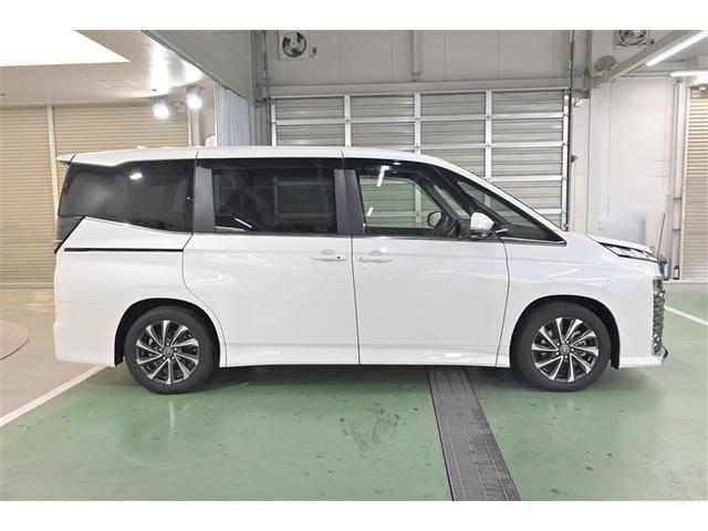 ヴォクシー ハイブリッドＳ－Ｚ　両側Ｐドア　カーテンエアバック　スマキ　プリクラッシュセーフティシステム　Ｗエアコン　Ｒカメラ　ＤＶＤプレーヤー　地デジ　アルミ　クルーズコントロール　横滑り防止機能　ＬＥＤランプ　ナビＴＶ　ＰＳ（4枚目）