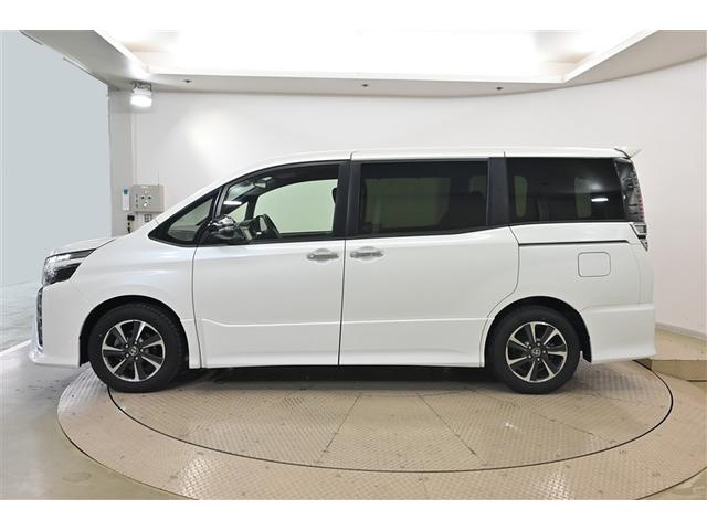 ヴォクシー ＺＳ　煌ＩＩ　ヘッドライトＬＥＤ　スマキー　ＤＶＤ再生可　リヤカメラ　ＥＴＣ車載器　地デジＴＶ　セキュリティアラーム　リアエアコン　ＶＳＣ　助手席エアバック　パワーウインドウ　オートエアコン　エアバック　パワステ（5枚目）