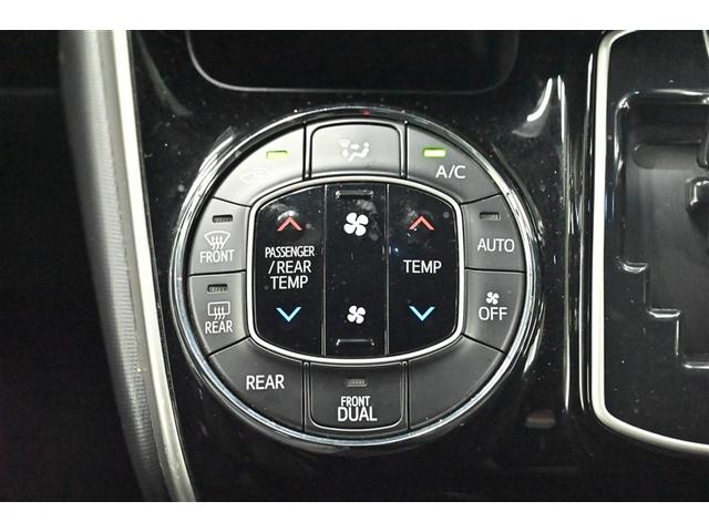 ヴォクシー ＺＳ　煌ＩＩ　ヘッドライトＬＥＤ　スマキー　ＤＶＤ再生可　リヤカメラ　ＥＴＣ車載器　地デジＴＶ　セキュリティアラーム　リアエアコン　ＶＳＣ　助手席エアバック　パワーウインドウ　オートエアコン　エアバック　パワステ（7枚目）