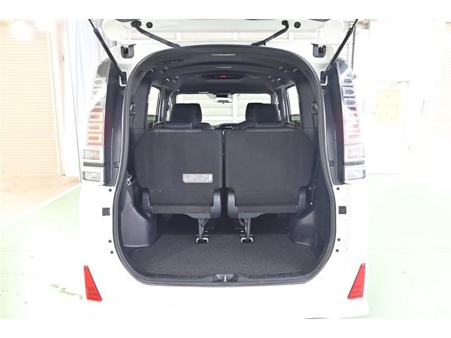 ヴォクシー ＺＳ　煌ＩＩ　ヘッドライトＬＥＤ　スマキー　ＤＶＤ再生可　リヤカメラ　ＥＴＣ車載器　地デジＴＶ　セキュリティアラーム　リアエアコン　ＶＳＣ　助手席エアバック　パワーウインドウ　オートエアコン　エアバック　パワステ（14枚目）