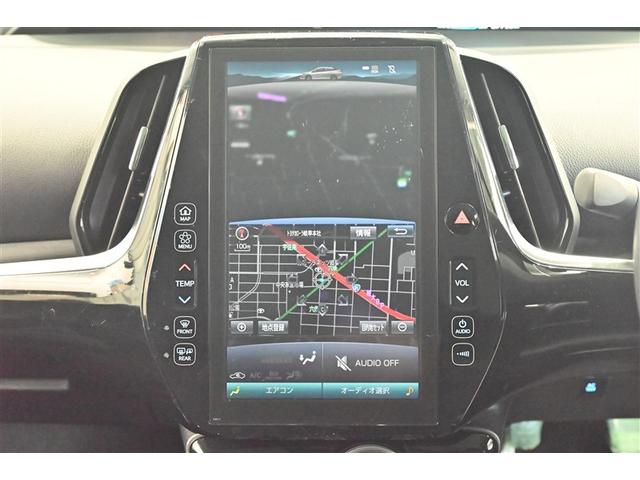 純正ナビを装備。タッチパネル式で使いやすく、お出かけもラクラクです。