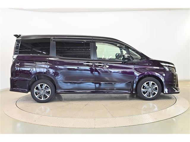 ヴォクシー ZS 煌 1オーナー セキュリティー 点検記録簿 スマートキー&プッシュスタート Wエアコン LEDヘッド 4WD車 横滑り防止 バックモニター オートエアコン ナビTV DVD再生 ETC 3列シート アルミ(4枚目)