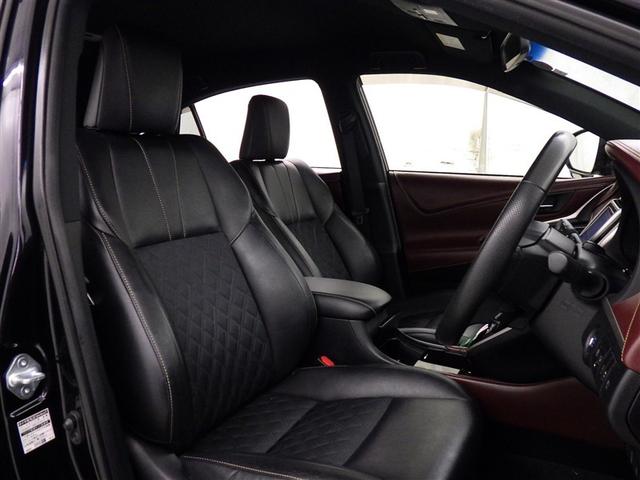 居心地の良い運転席、長く座ってられるリラックスできるデザインがいいですね。