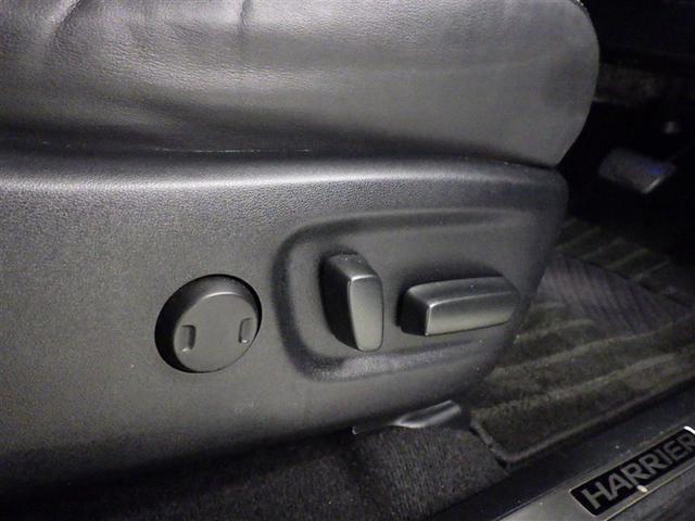 最適なシートポジションを提供し快適にお過ごしいただけ、助手席は足元にお荷物を置いてもゆとりのある空間です