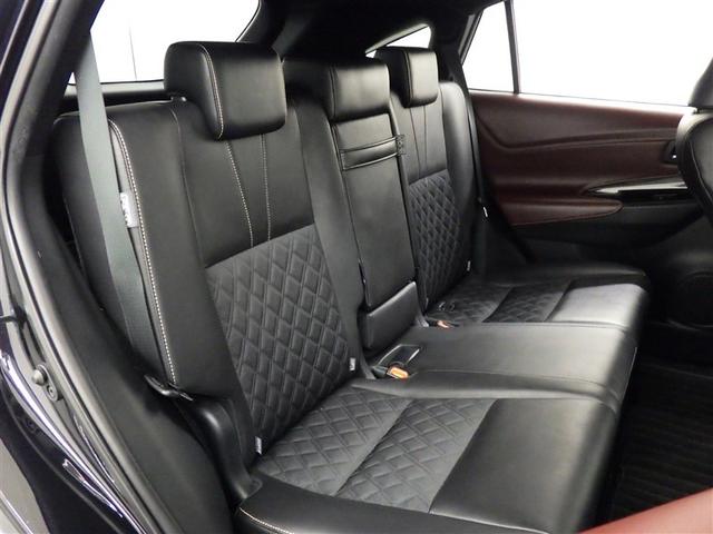 後部座席も当然、綺麗・清潔に仕上げております。内装の綺麗なお車は気持ちが良いですし、コンディションのいい車が多いです
