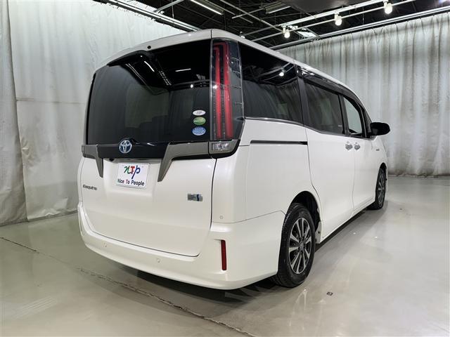 エスクァイア ハイブリッドＧｉプレミアムパッケジブラックテーラード　衝突被害軽減システム　メモリーナビ　フルセグ　バックカメラ　ＥＴＣ　ドラレコ　ＣＤ　ミュージックプレイヤー接続可　ＤＶＤ再生　オートクルーズコントロール　ＬＥＤヘッドランプ　両側電動スライド　キーレス（6枚目）