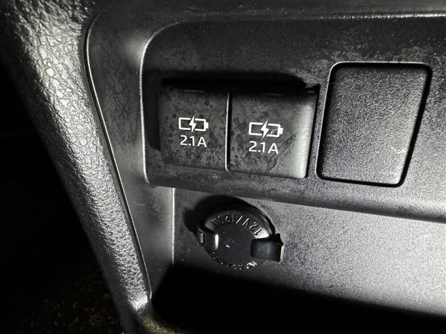 エスクァイア ハイブリッドＧｉプレミアムパッケジブラックテーラード　衝突被害軽減システム　メモリーナビ　フルセグ　バックカメラ　ＥＴＣ　ドラレコ　ＣＤ　ミュージックプレイヤー接続可　ＤＶＤ再生　オートクルーズコントロール　ＬＥＤヘッドランプ　両側電動スライド　キーレス（19枚目）