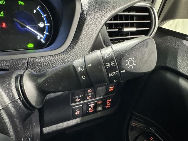 エスクァイア ハイブリッドＧｉプレミアムパッケジブラックテーラード　衝突被害軽減システム　メモリーナビ　フルセグ　バックカメラ　ＥＴＣ　ドラレコ　ＣＤ　ミュージックプレイヤー接続可　ＤＶＤ再生　オートクルーズコントロール　ＬＥＤヘッドランプ　両側電動スライド　キーレス（23枚目）