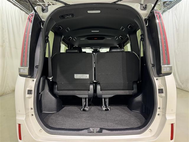 エスクァイア ハイブリッドＧｉプレミアムパッケジブラックテーラード　衝突被害軽減システム　メモリーナビ　フルセグ　バックカメラ　ＥＴＣ　ドラレコ　ＣＤ　ミュージックプレイヤー接続可　ＤＶＤ再生　オートクルーズコントロール　ＬＥＤヘッドランプ　両側電動スライド　キーレス（31枚目）