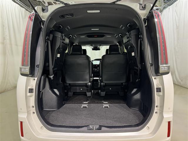 エスクァイア ハイブリッドＧｉプレミアムパッケジブラックテーラード　衝突被害軽減システム　メモリーナビ　フルセグ　バックカメラ　ＥＴＣ　ドラレコ　ＣＤ　ミュージックプレイヤー接続可　ＤＶＤ再生　オートクルーズコントロール　ＬＥＤヘッドランプ　両側電動スライド　キーレス（32枚目）