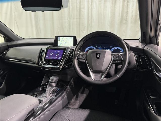 クラウンハイブリッド Ｇ　衝突被害軽減システム　メモリーナビ　フルセグ　バックカメラ　ＥＴＣ　ドラレコ　ＣＤ　ミュージックプレイヤー接続可　電動シート　オートクルーズコントロール　ＬＥＤヘッドランプ　スマートキー　キーレス（8枚目）