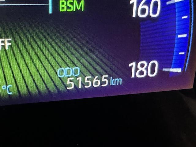 カローラツーリング ハイブリッド　ダブルバイビー　衝突被害軽減システム　メモリーナビ　フルセグ　バックカメラ　ＥＴＣ　ドラレコ　ミュージックプレイヤー接続可　オートクルーズコントロール　ＬＥＤヘッドランプ　スマートキー　キーレス　ハイブリッド（24枚目）