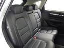 足元広々の座り心地良好、後席ですよ。 ドライビング中、長い間同じ体勢で居るのって大変ですよね。 長く座っているものだから、リラックスできるシートがいいですよね。