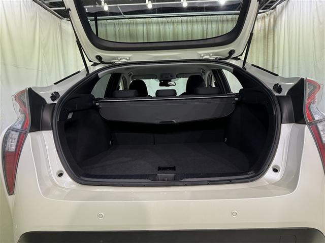 プリウス Sセーフティプラス 衝突被害軽減システム メモリーナビ フルセグ バックカメラ ETC CD ミュージックプレイヤー接続可 DVD再生 オートクルーズコントロール LEDヘッドランプ スマートキー キーレス ハイブリッド(29枚目)