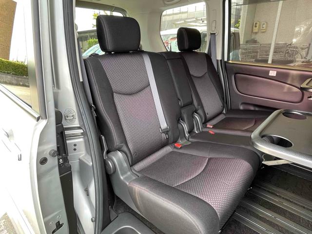 セレナ ハイウェイスター　Ｓ－ハイブリッド　ＥＴＣ　バックカメラ　ナビ　ＴＶ　オートクルーズコントロール　両側スライド・片側電動　オートライト　ＨＩＤ　スマートキー　電動格納ミラー　３列シート　ウォークスルー　ＣＶＴ　アルミホイール　ＣＤ（35枚目）
