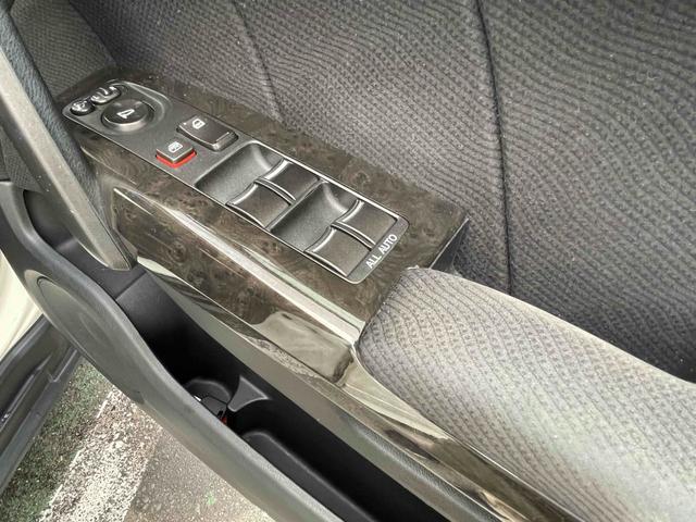 エリシオン Gエアロ ETC 両側電動スライドドア HID エアロ キーレスエントリー 電動格納ミラー 3列シート フルフラット ウォークスルー チップアップシート AT アルミホイール 盗難防止システム 衝突安全ボディ(10枚目)