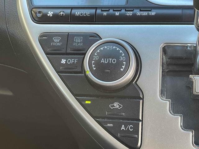 アイシス プラタナ　ＥＴＣ　バックカメラ　ナビ　両側スライド・片側電動　スマートキー　電動格納ミラー　３列シート　ウォークスルー　ＣＶＴ　アルミホイール　ミュージックプレイヤー接続可　盗難防止システム　衝突安全ボディ（7枚目）