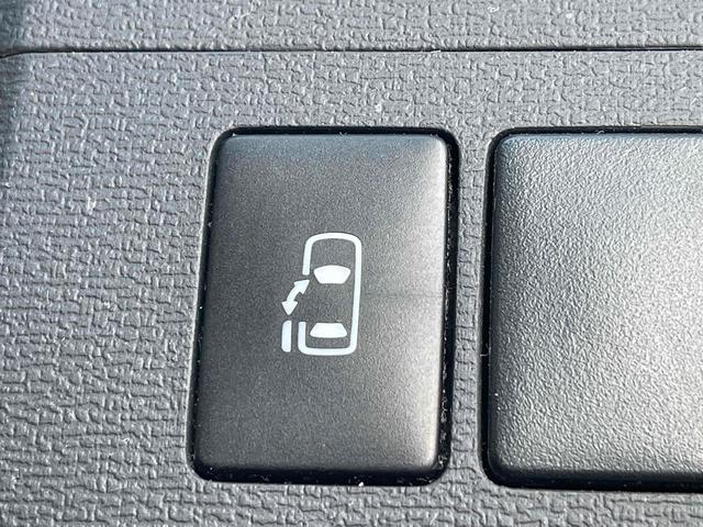 アイシス プラタナ　ＥＴＣ　バックカメラ　ナビ　両側スライド・片側電動　スマートキー　電動格納ミラー　３列シート　ウォークスルー　ＣＶＴ　アルミホイール　ミュージックプレイヤー接続可　盗難防止システム　衝突安全ボディ（8枚目）