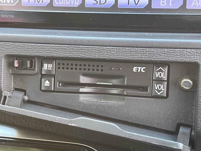 アイシス プラタナ　ＥＴＣ　バックカメラ　ナビ　両側スライド・片側電動　スマートキー　電動格納ミラー　３列シート　ウォークスルー　ＣＶＴ　アルミホイール　ミュージックプレイヤー接続可　盗難防止システム　衝突安全ボディ（12枚目）