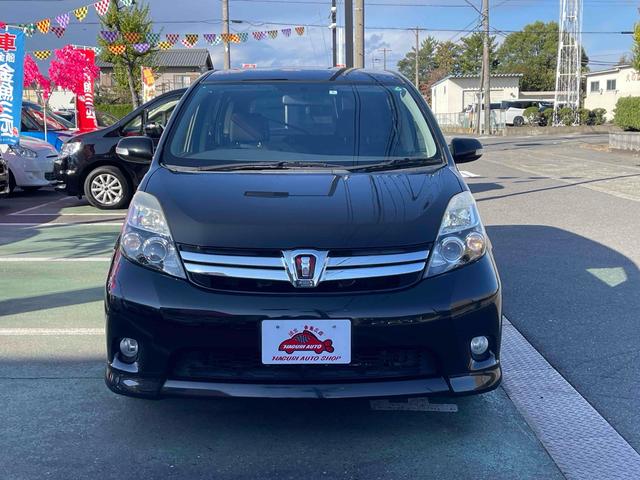 アイシス プラタナ　ＥＴＣ　バックカメラ　ナビ　両側スライド・片側電動　スマートキー　電動格納ミラー　３列シート　ウォークスルー　ＣＶＴ　アルミホイール　ミュージックプレイヤー接続可　盗難防止システム　衝突安全ボディ（13枚目）